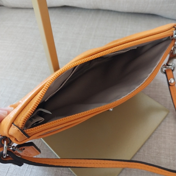 Coach Park Wristlet - Picture 4 of 6